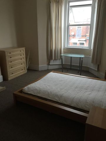 3 bedroom flat to rent - Photo 5