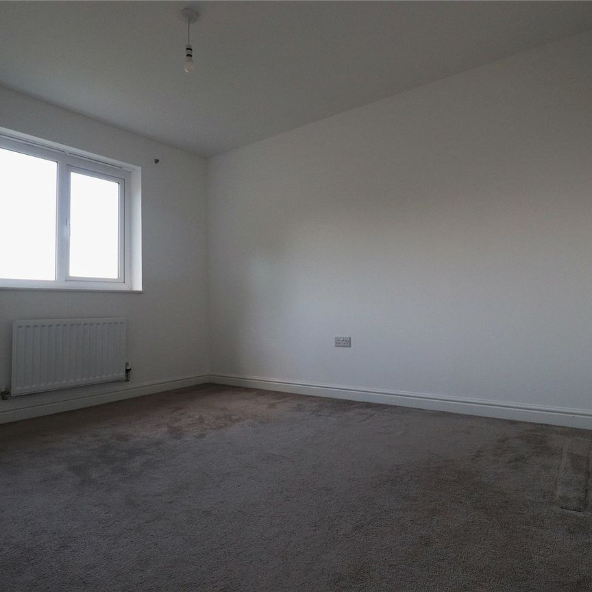 Christable Road, Ebbsfleet, Kent, DA10 1FF - Photo 1