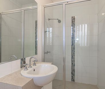 10 Sandon Place, Kelso QLD 4815 - House For Rent | Domain - Photo 6