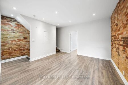 Condo Townhouse For Lease | W9256696 - Photo 5