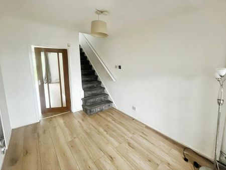 3 bedroom semi-detached house to rent - Photo 3