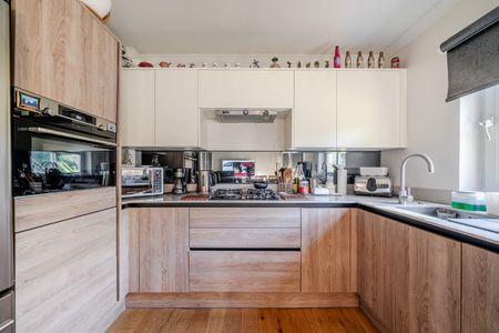 Glenmere Row, Lee, London, SE12 - Photo 2