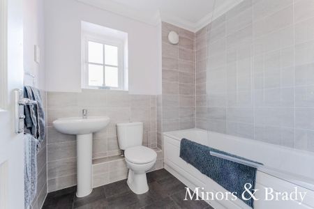 3 bedroom terraced house to rent - Photo 3