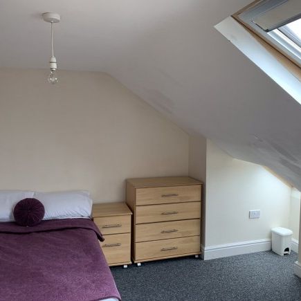 2 Bedrooms in a HMO House - Viewing Highly Recommended - Photo 1