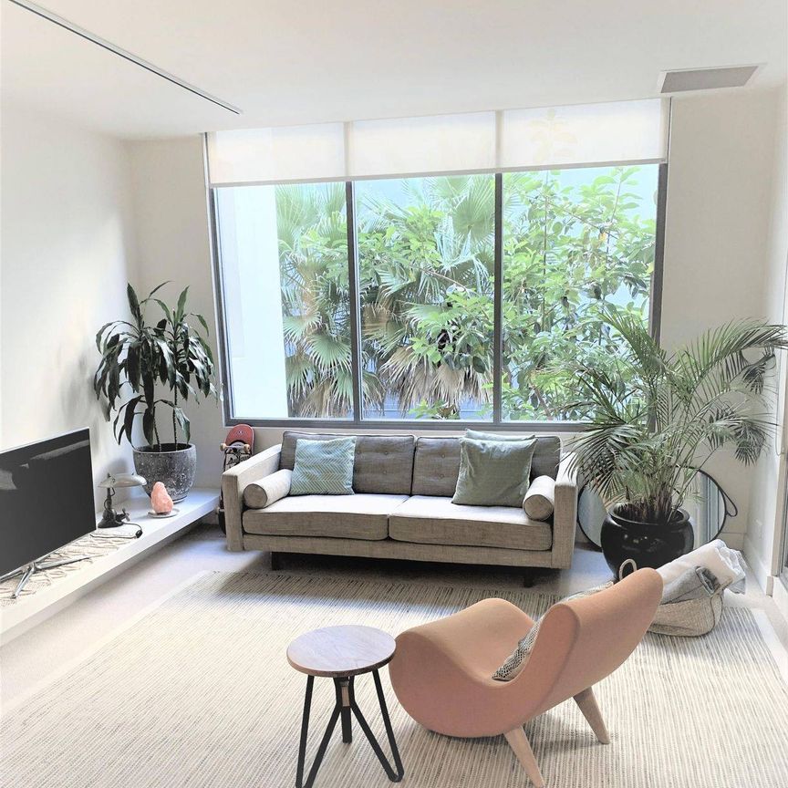Stunning Garden House Apartment - Photo 1