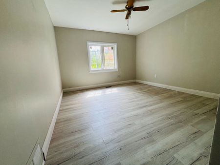 For Lease - 850 Lockhart Road, Barrie, Ontario - Photo 3