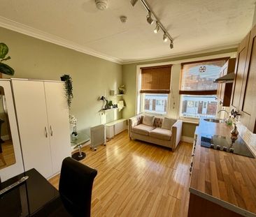 1 Bed Flat, Matheson Road, W14 - Photo 3