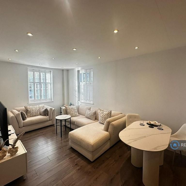 2 bedroom flat to rent - Photo 1