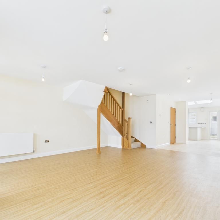 3 bedroom townhouse to rent - Photo 1