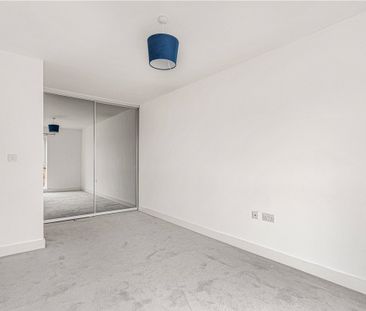 Modern two bedroom and two bathroom upper floor apartment, - Photo 2