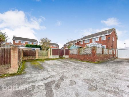 2 bedroom semi-detached house to rent - Photo 4