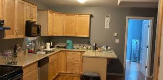 2 bdrm/1 bath Lower Suite - Oct 1st - Photo 2