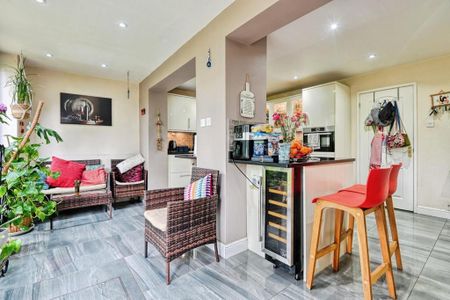 4 bedroom detached house to rent - Photo 5