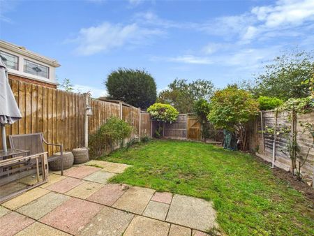 3 bedroom terraced house to rent - Photo 2