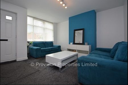 4 Bedroom Houses Near The Leeds University - Photo 2