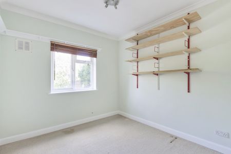 Burnt Ash Hill, London, SE12 - Photo 5