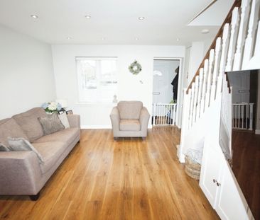 Three-Bedrooms Semi-Detached House - Photo 2