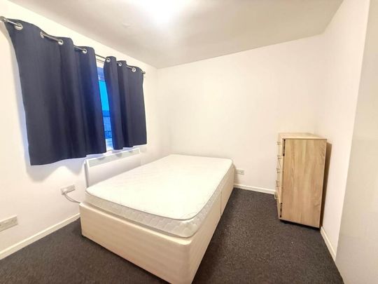 3 bedroom flat to rent - Photo 1