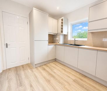 3 bedroom semi-detached house to rent - Photo 6