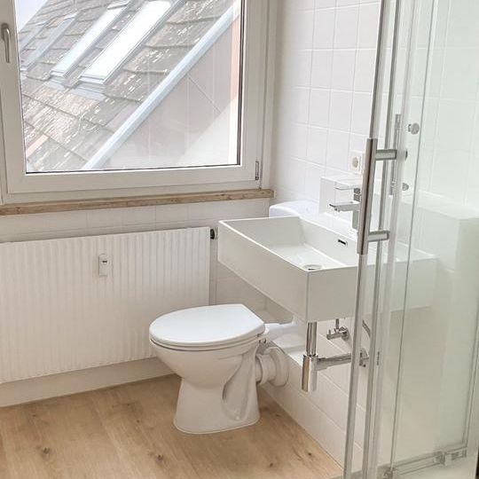 Lichtdurchflutete 2-Zimmer-Dachgeschosswohnung in Nürnberg-Gleißh - Photo 1