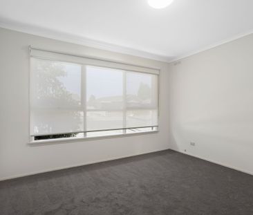 28 Ivanhoe Street, Wendouree - Photo 2