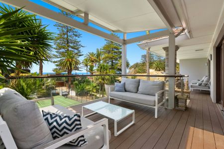 Fully Furnished Private/ Exclusive 5 bedrooms, 3 bathroom house with tennis court 1 minute walk to Bilgola Beach - Photo 2