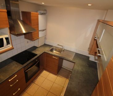 2 bed Apartment - To Let - Photo 4