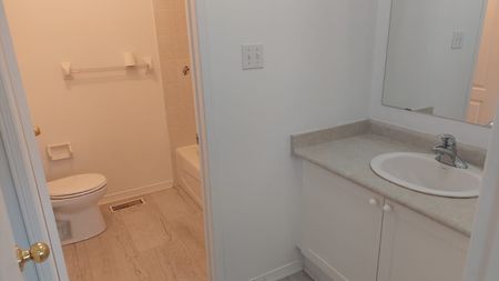 For Lease - 3413 Angel Pass Drive, Mississauga, Ontario - Photo 5