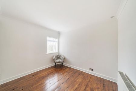 3 bedroom flat to rent - Photo 3