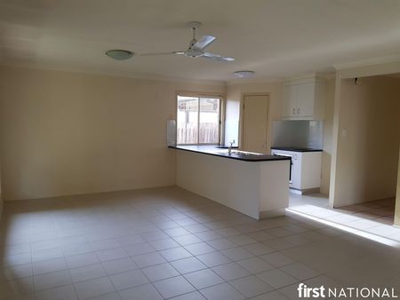 MOUNT COTTON FAMILY HOME BACKING ONTO BUSHLAND - Photo 2