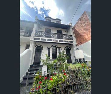 BEAUTIFULLY APPOINTED ONE BEDOOM APARTMENT. - Photo 3