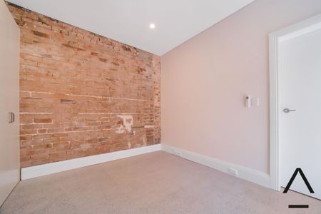 Spacious One Bedroom Apartment - Photo 2