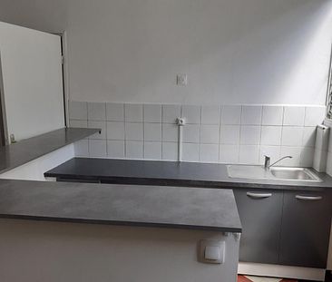 Appartement non meublé 54 m2 LES ABYMES - Photo 1