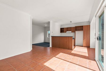 44 Liverpool Circuit, Craigieburn VIC 3064 - Photo 3