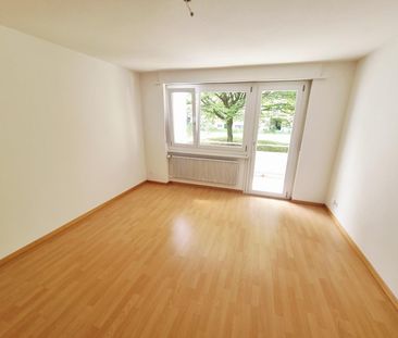 Helle 3.5-Zimmerwohnung und großem Balkon im EG - Photo 1