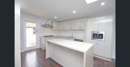 Welcome to this well-maintained, family home located in the sought-after area of North Parramatta! - Photo 5