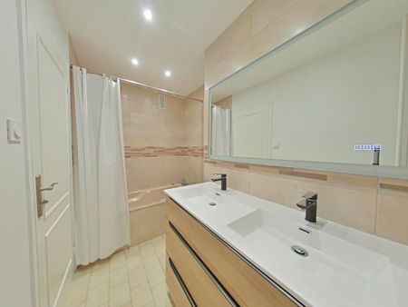 Location Appartement 4 pièces 93m² ROMANS SUR ISERE 26100 - Photo 4
