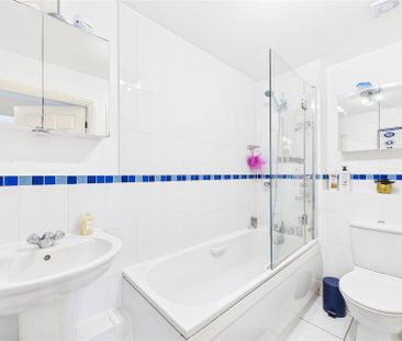 2 bedroom Flat in Morris Mews, Loudwater - Photo 3