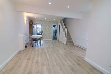 3 bedroom terraced house to rent - Photo 3