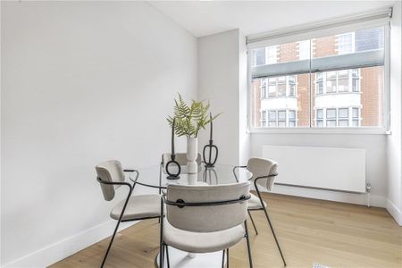A spacious, well presented two bedroom apartment situated on the second floor (with lift) of this purpose built building in a prime location close to Marylebone High Street. - Photo 4