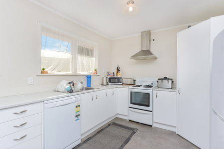 Roomy three bedroom family home, open plan living area, modern kitchen with a dishwasher, single garage. - Photo 3