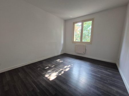Location Appartement 4 pièces 85m² MACON 71000 - Photo 4