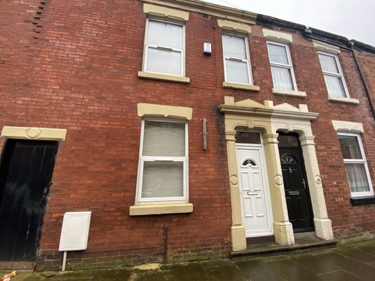 Room 3, 12, Lovat Road, Preston - Photo 1