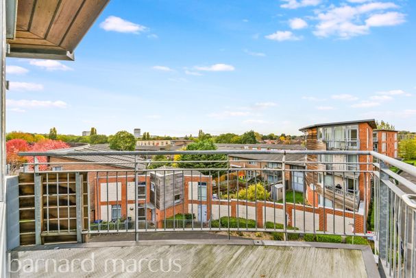 Lanacre Avenue, . - Photo 1