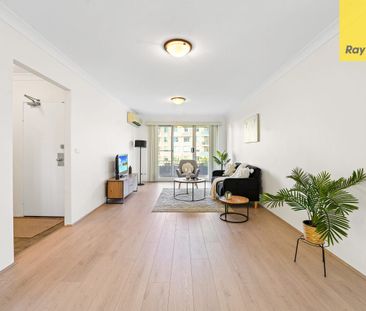 Stylish North-Facing Apartment in Prime Location - Photo 4