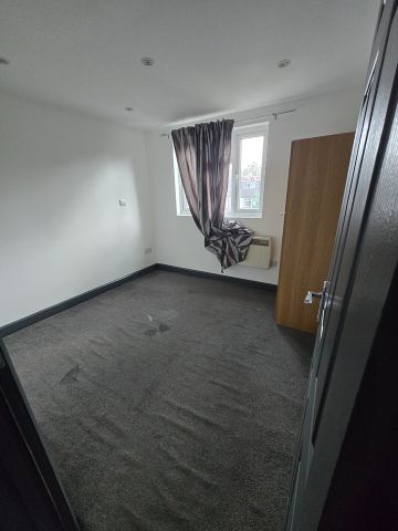 2 Bed Flat, Norbury Crescent, SW16 - Photo 2