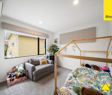 Modern Living in the Heart of Te Atatu South - Photo 3