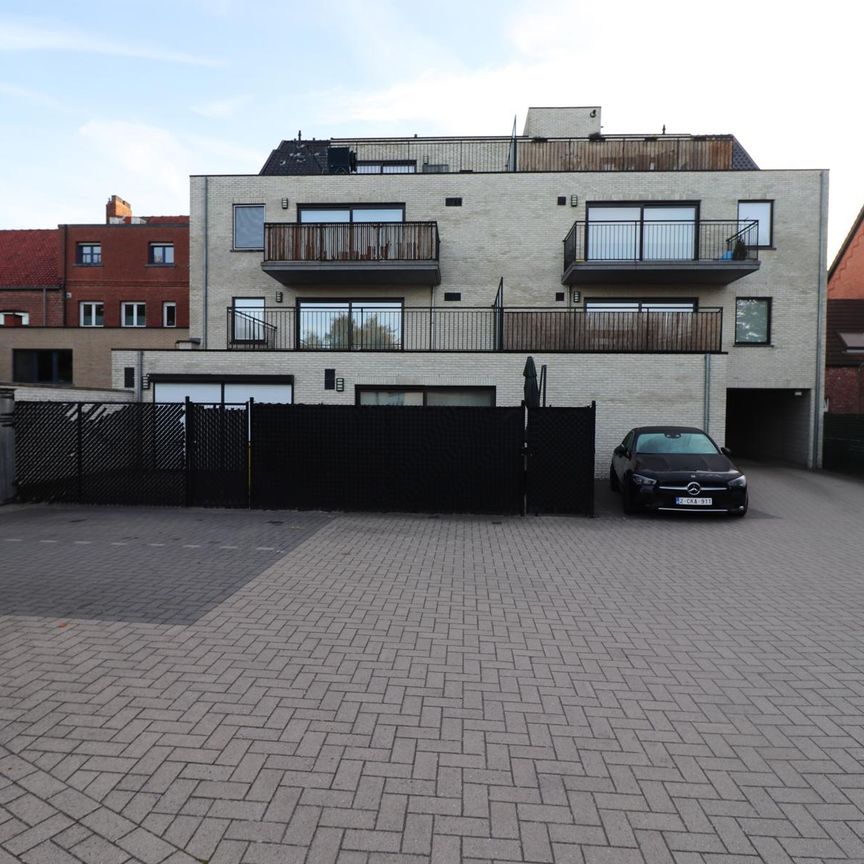 Een appartement op de 2de verdieping links met terras en garage in het centrum van Merksplas. - Photo 1