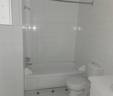 📍 Cession de bail pour le 1 Nov. 2025/ sous-location – 3 ½ à Laval - Photo 4