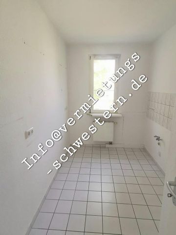 <h1 class="md:text-xl md:leading-6 mt-4 md:mt-10 lg:mb-6 mb-3 text-primary-500 font-semibold text-base leading-5"> Wohnung in Chemnitz (Gablenz) </h1> - Photo 4